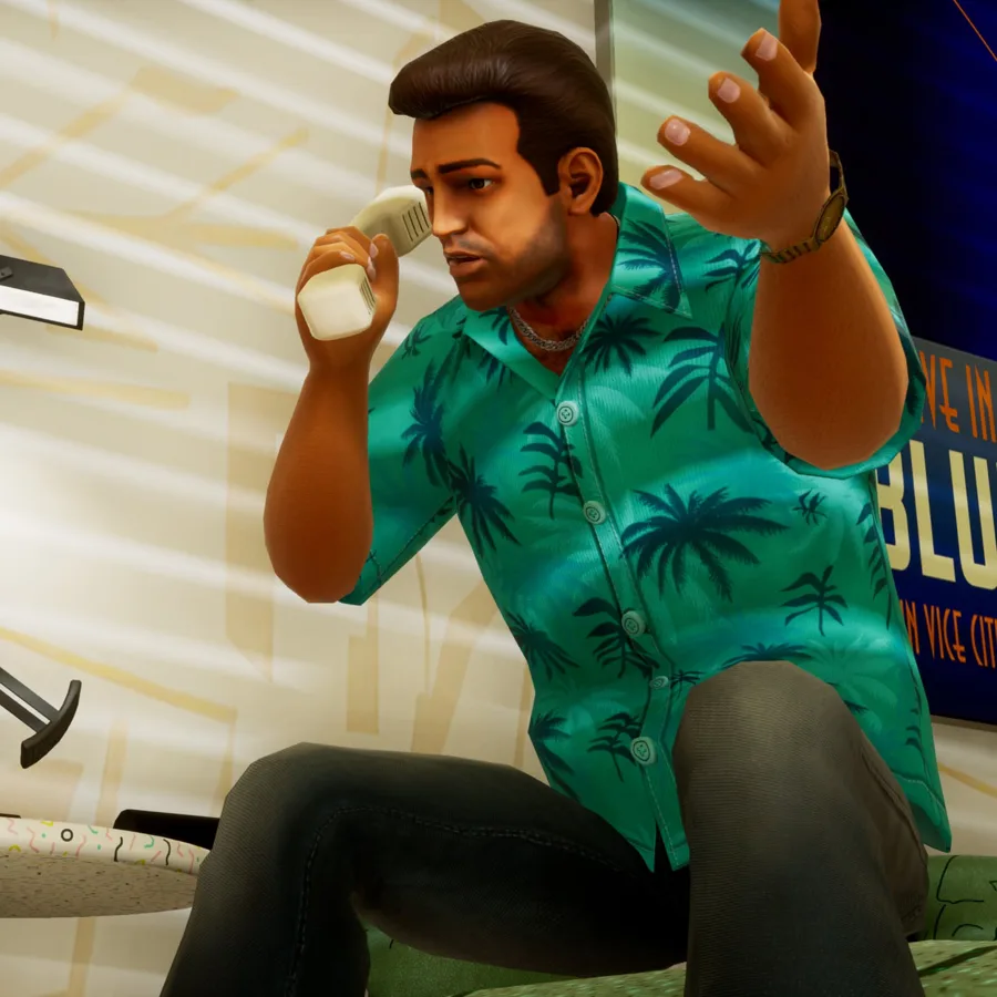 Tommy Vercetti talking on a phone